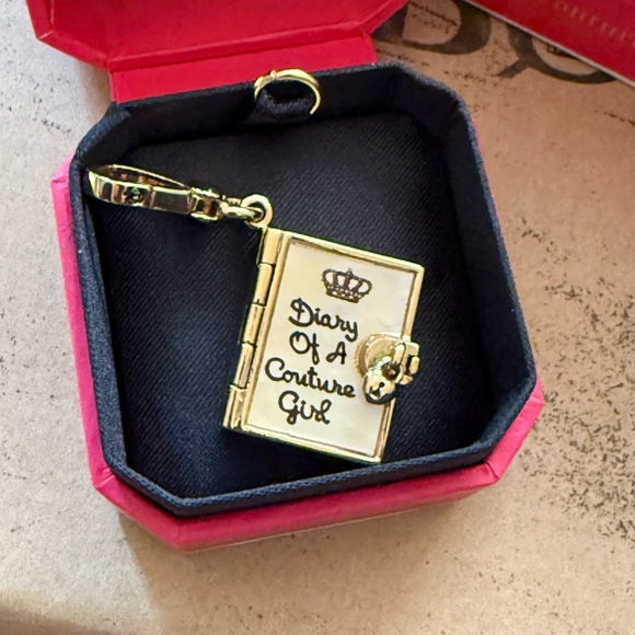 Juicy Couture Diary of a couture girl Charm “opens” - Picture 6 of 9